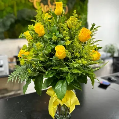 Dozen Roses Yellow in Vista California, Crozier's Flowers and Plants